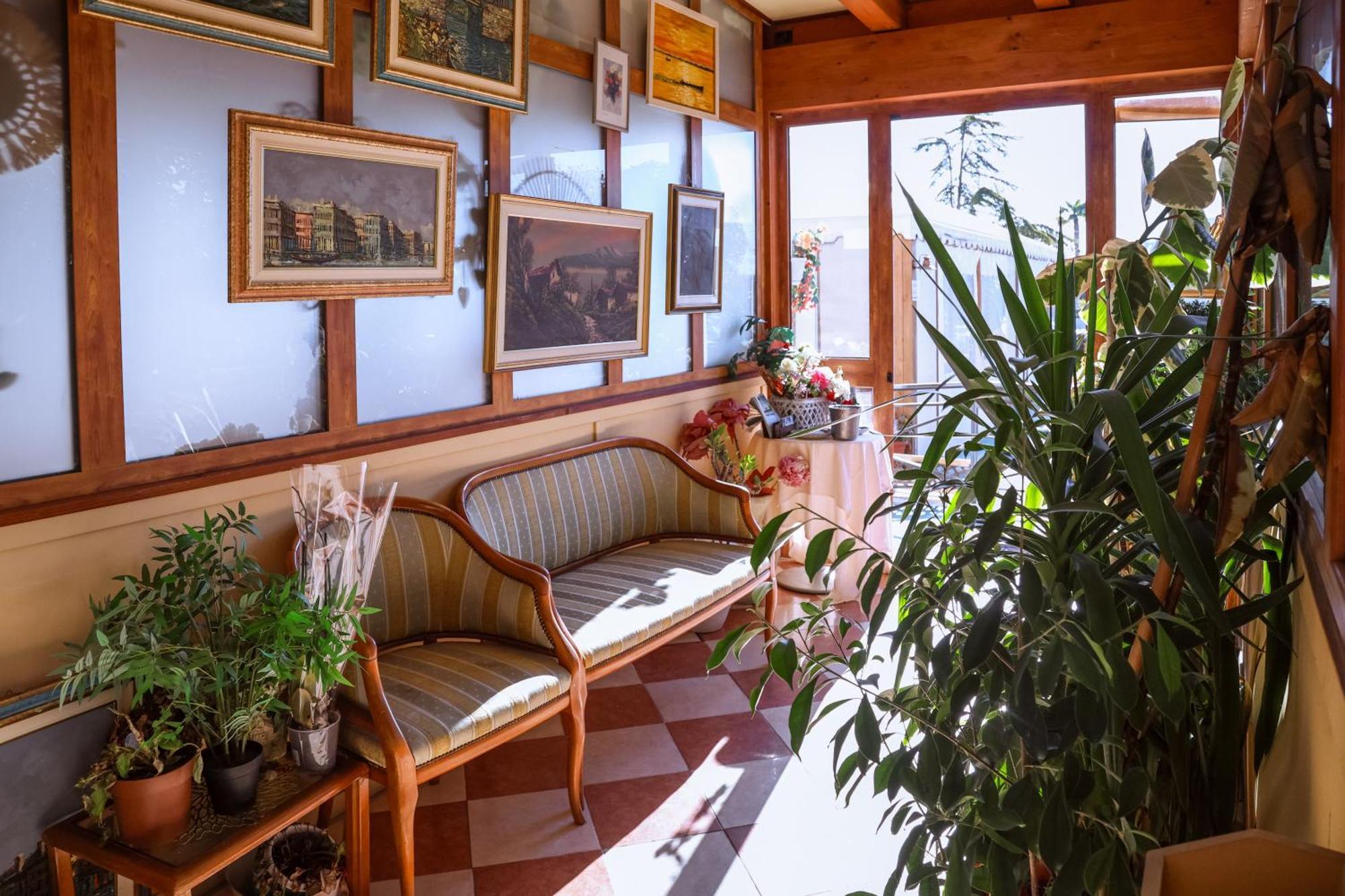 מסטרה Hotel Villa Sara מראה חיצוני תמונה