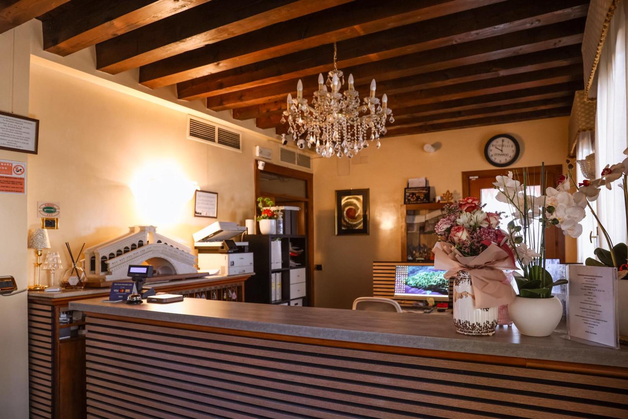 מסטרה Hotel Villa Sara מראה חיצוני תמונה
