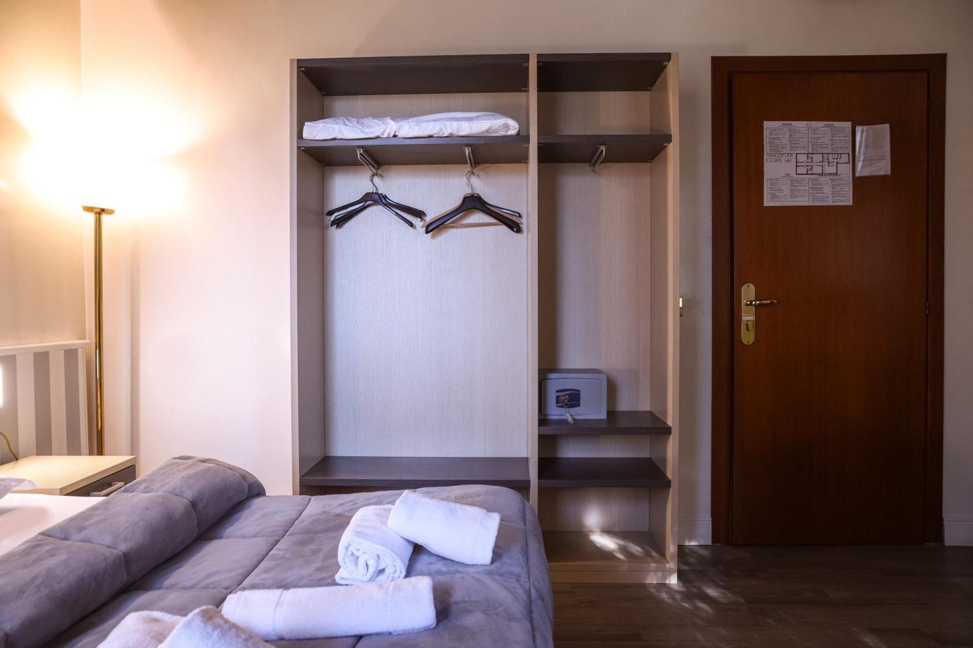 מסטרה Hotel Villa Sara מראה חיצוני תמונה