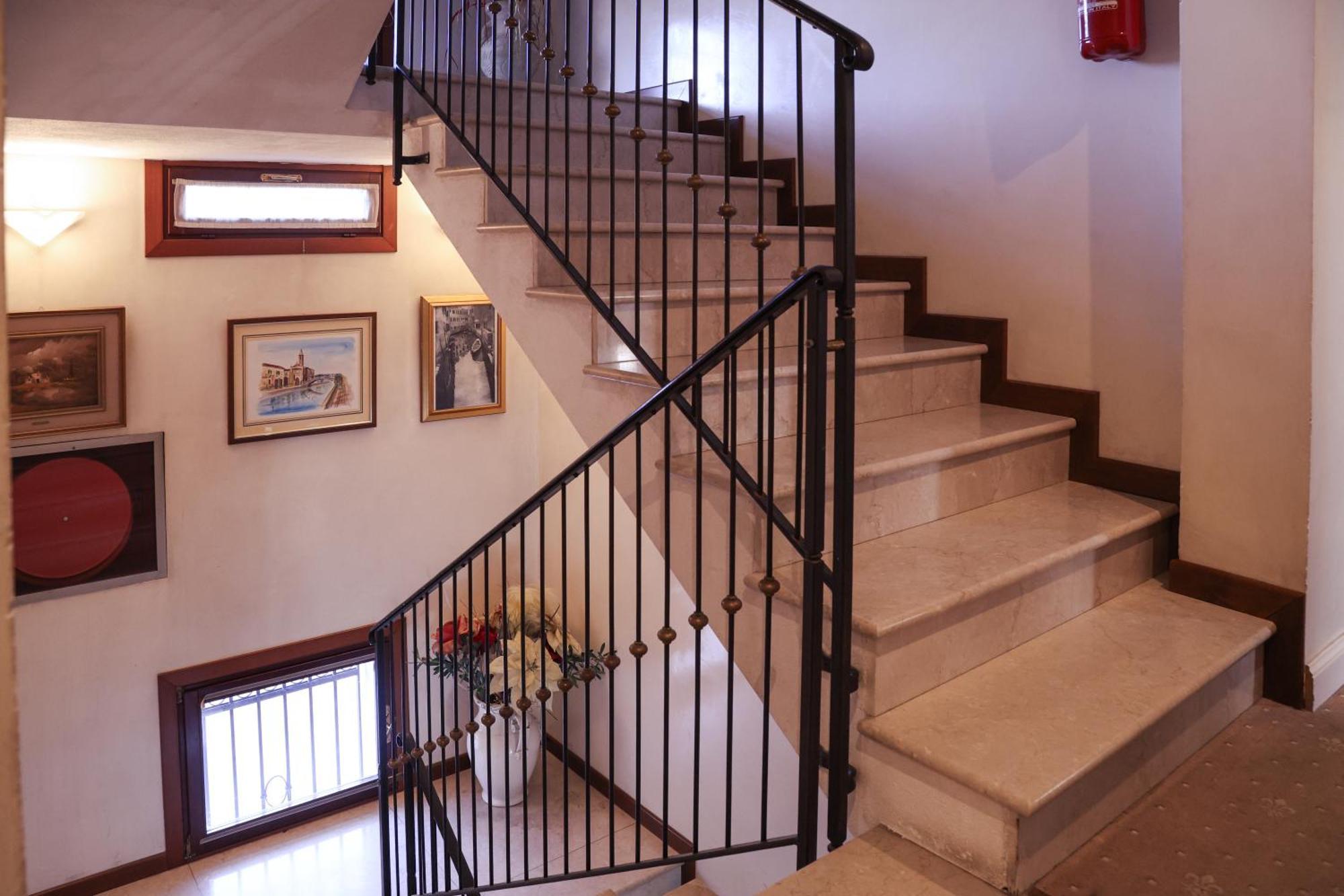 מסטרה Hotel Villa Sara מראה חיצוני תמונה