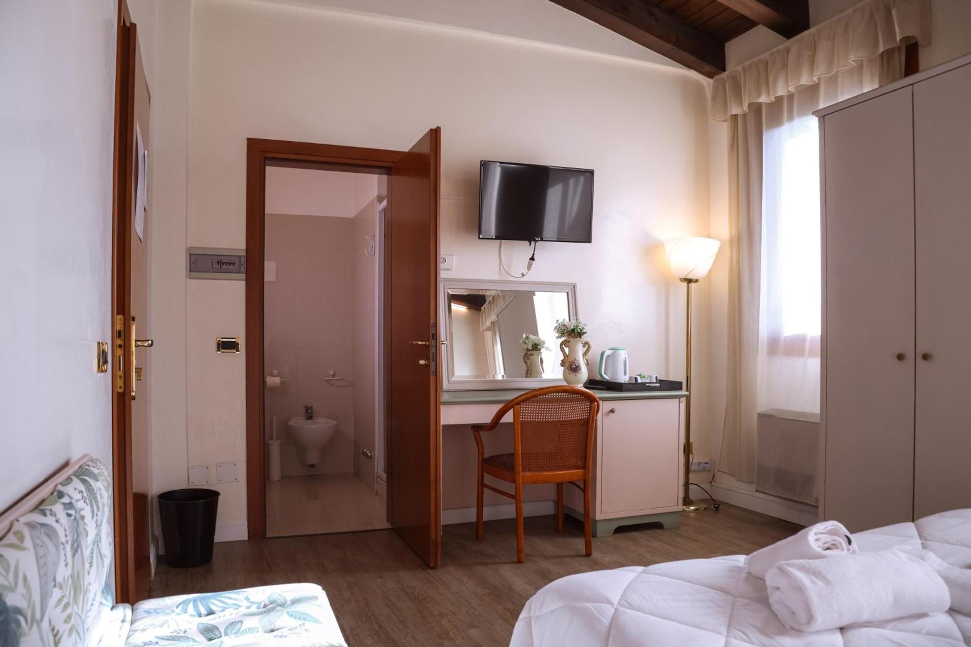 מסטרה Hotel Villa Sara מראה חיצוני תמונה