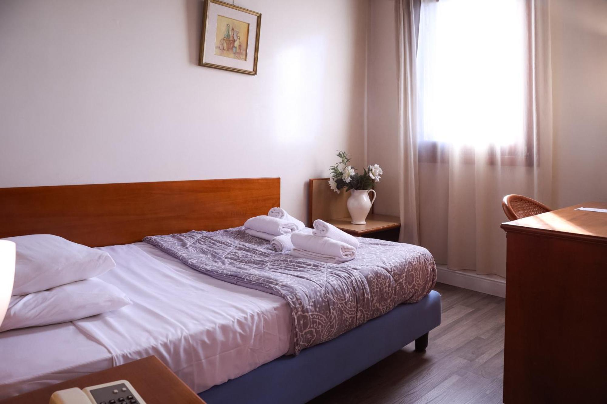 מסטרה Hotel Villa Sara מראה חיצוני תמונה