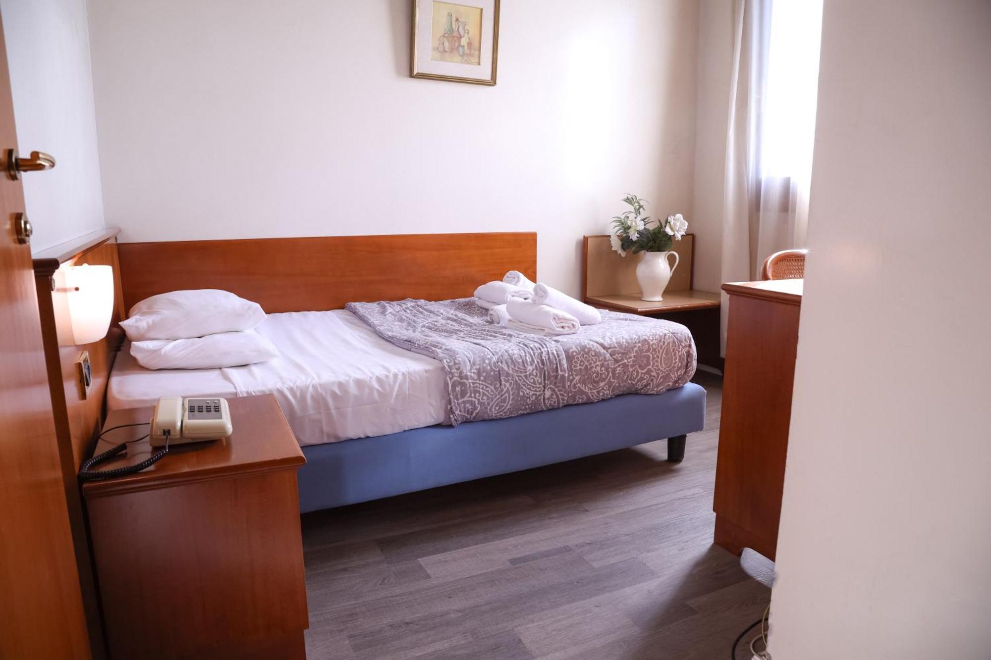 מסטרה Hotel Villa Sara מראה חיצוני תמונה